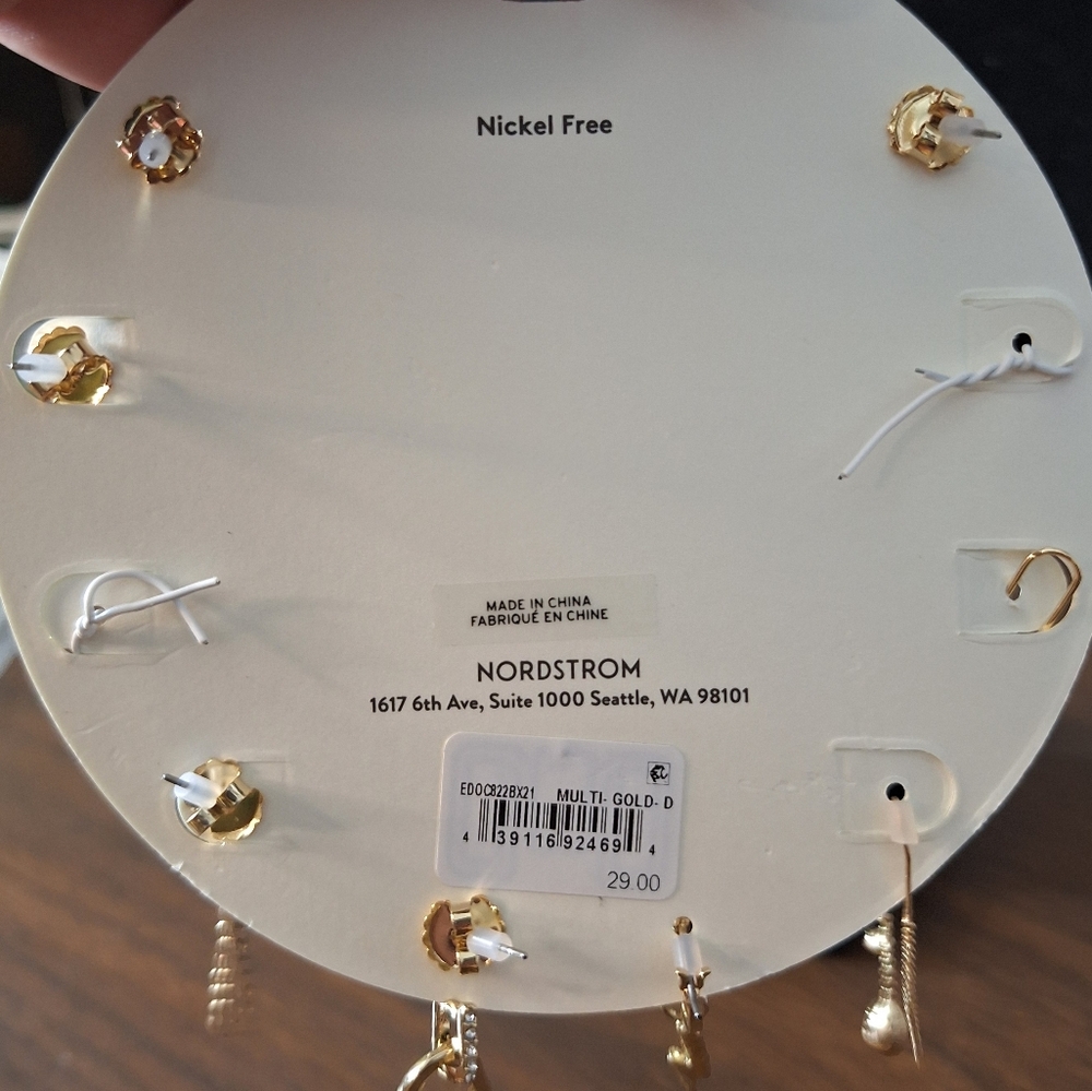 Nordstrom Open Edit earrings gift set letter D - Picture 5 of 6